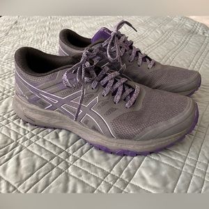 ASICS running shoes size 8. Purple and grey.